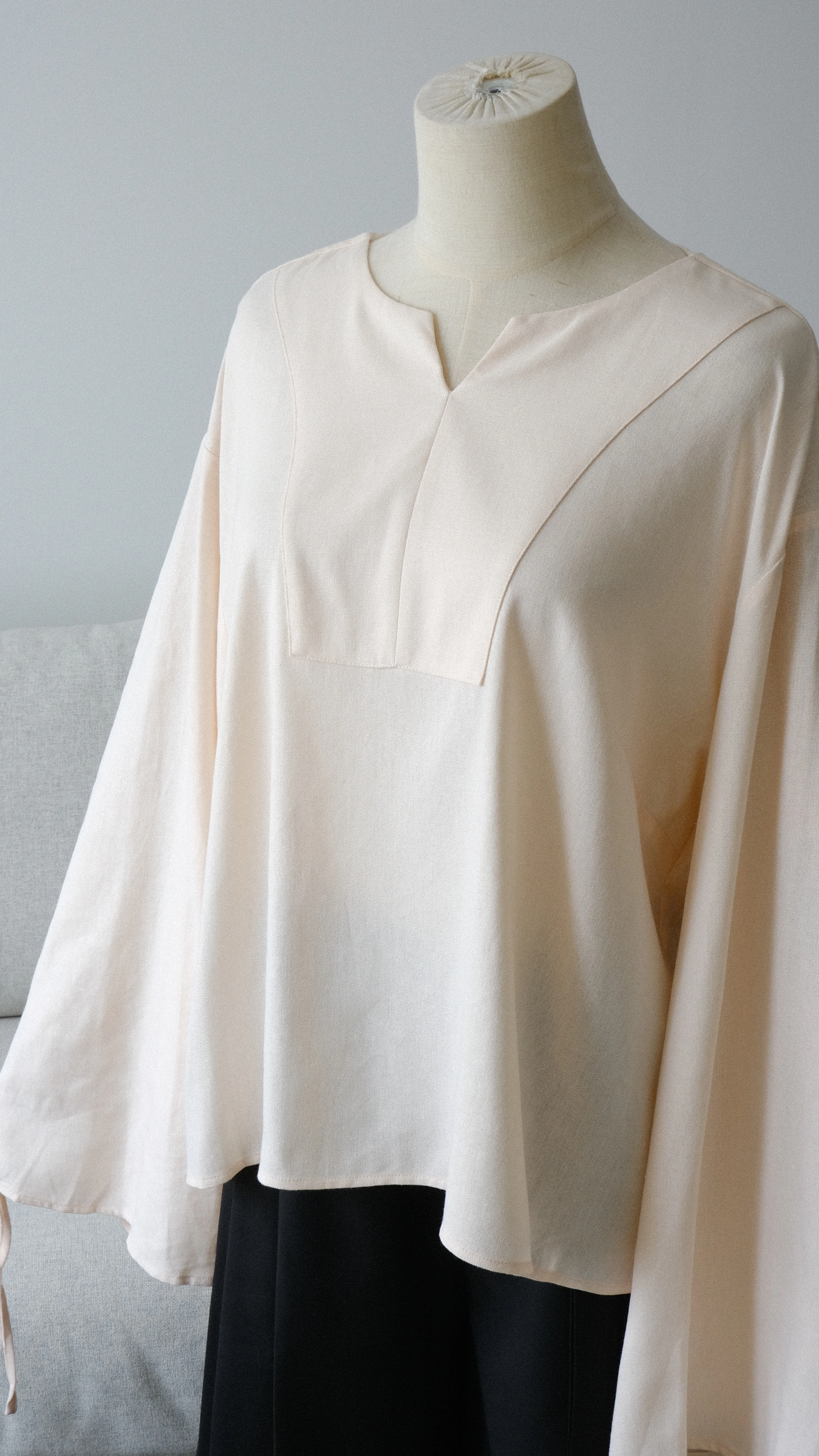 Haut à col V — Beige rosé - Image 2